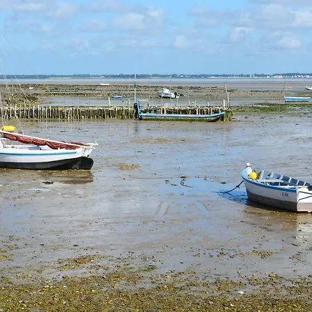 Au Pied De L'ile Oleron Holiday home