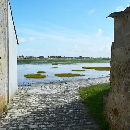 Au Pied De L'ile Oleron Дом отдыха *