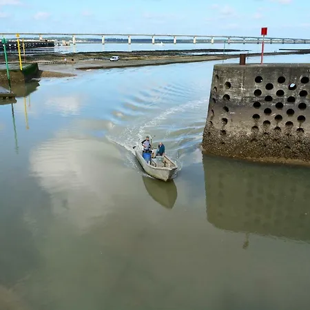 Дом отдыха Au Pied De L'ile Oleron *