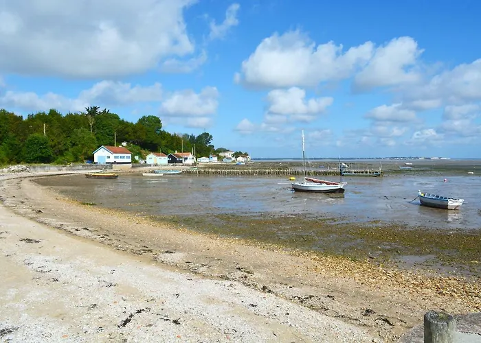 Au Pied De L'ile Oleron